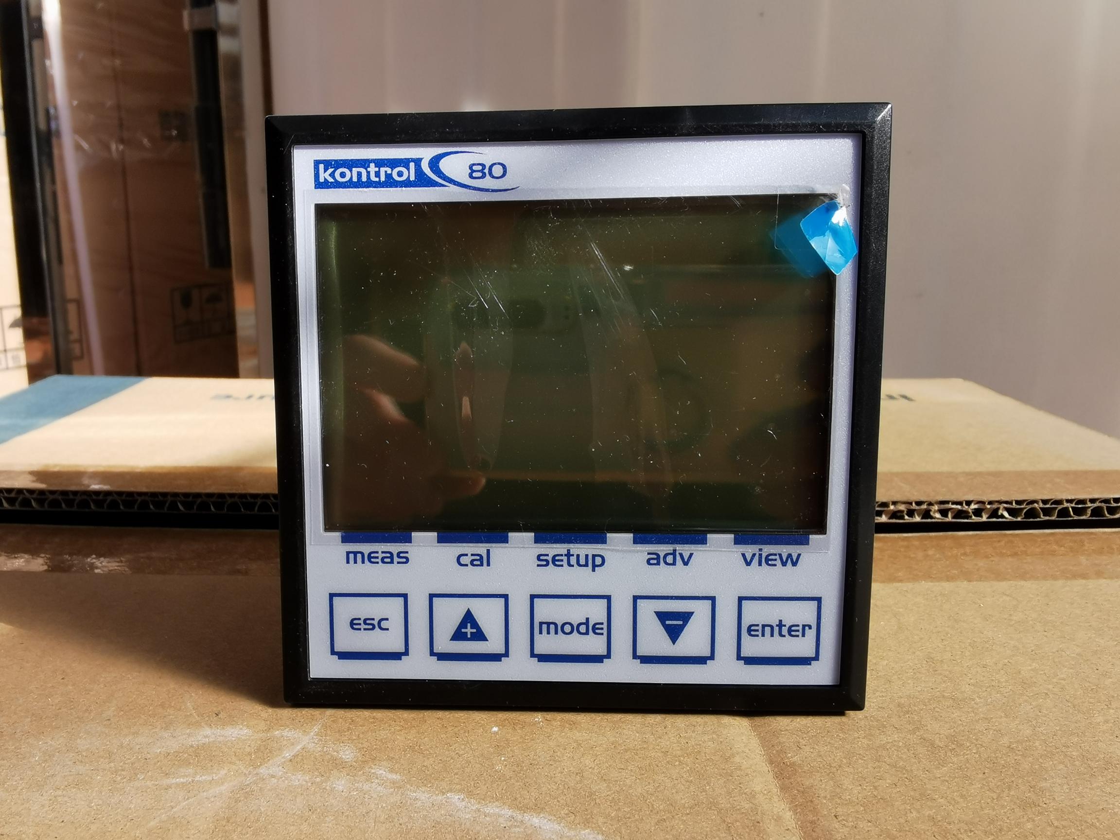 外形尺寸 96x96x42毫米，盤式安裝- 防護等級: IP65（前面板）,IP20（后蓋）- -10-150°C（溫度）- 精度: 0.1%- 2路繼電器: 250 VAC,5 A- 2路4-20 mA電流輸出，800OhmpH/ORP儀表量程: 0.00 - 14 pH; ± 2000 mV;-